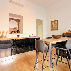 Apartment Giove In Trevi, Rome